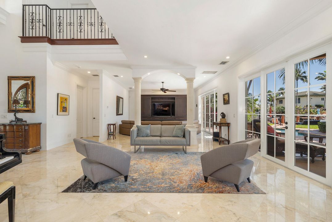 Под контрактом: $3,300,000 (4 спален, 4 ванн, 4400 Квадратных фут)