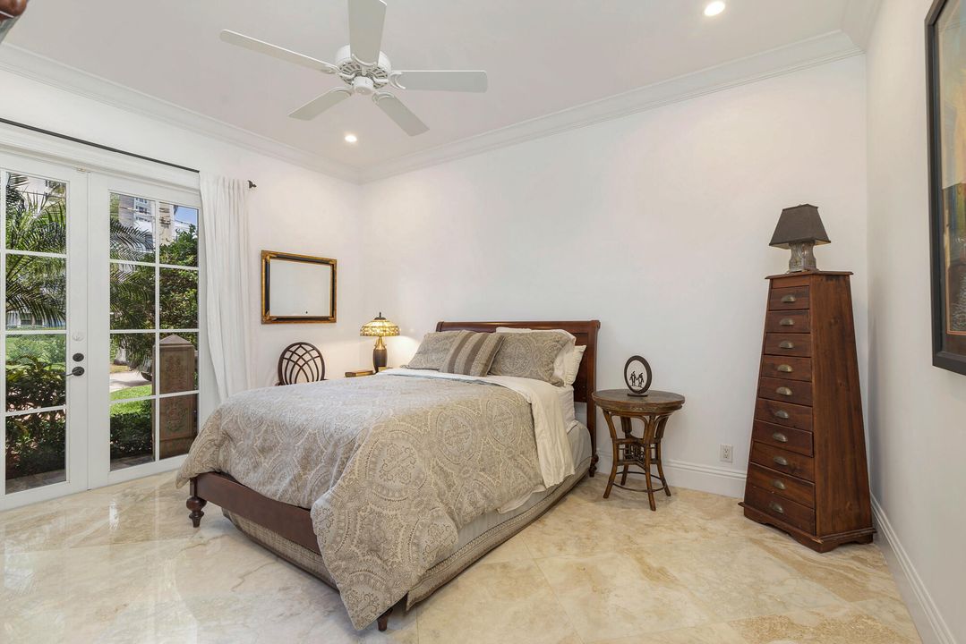 Под контрактом: $3,300,000 (4 спален, 4 ванн, 4400 Квадратных фут)