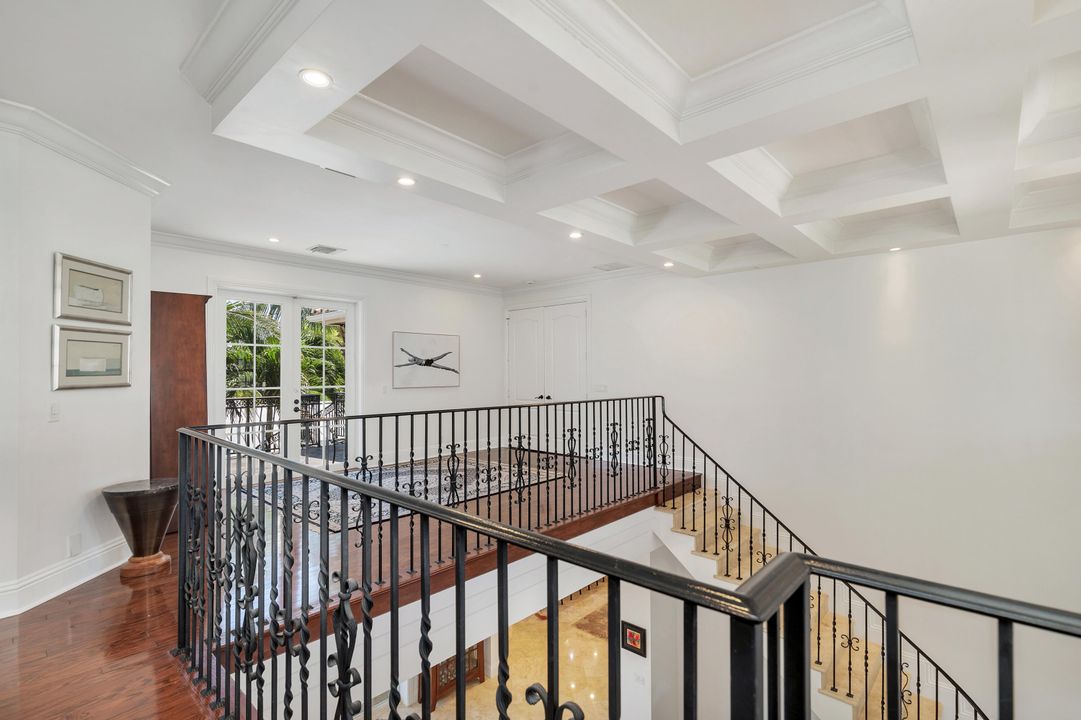 Под контрактом: $3,300,000 (4 спален, 4 ванн, 4400 Квадратных фут)