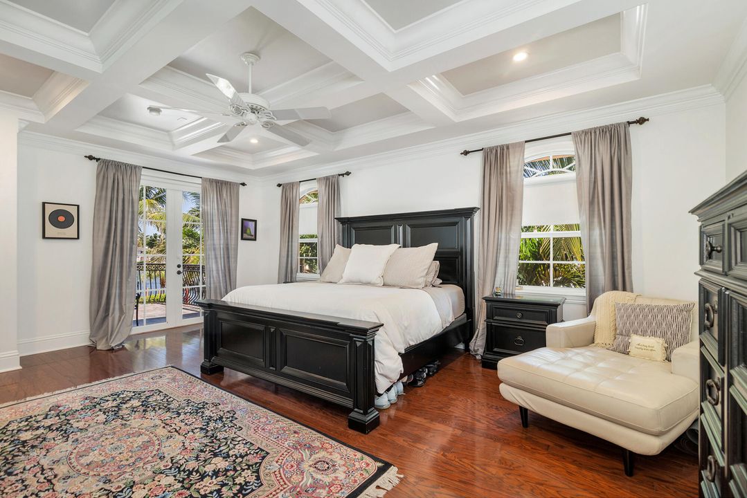 Под контрактом: $3,300,000 (4 спален, 4 ванн, 4400 Квадратных фут)