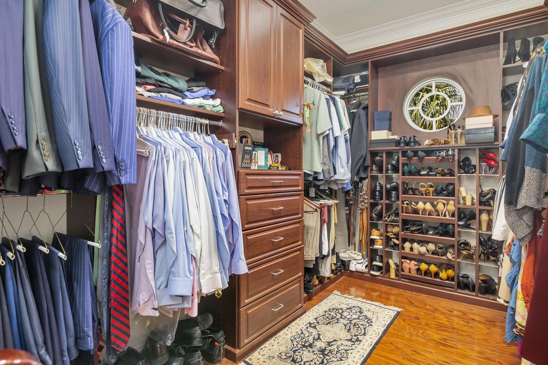 Под контрактом: $3,300,000 (4 спален, 4 ванн, 4400 Квадратных фут)