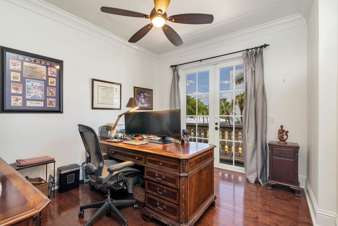 Под контрактом: $3,300,000 (4 спален, 4 ванн, 4400 Квадратных фут)