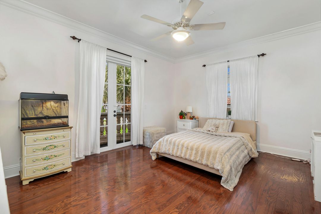 Под контрактом: $3,300,000 (4 спален, 4 ванн, 4400 Квадратных фут)