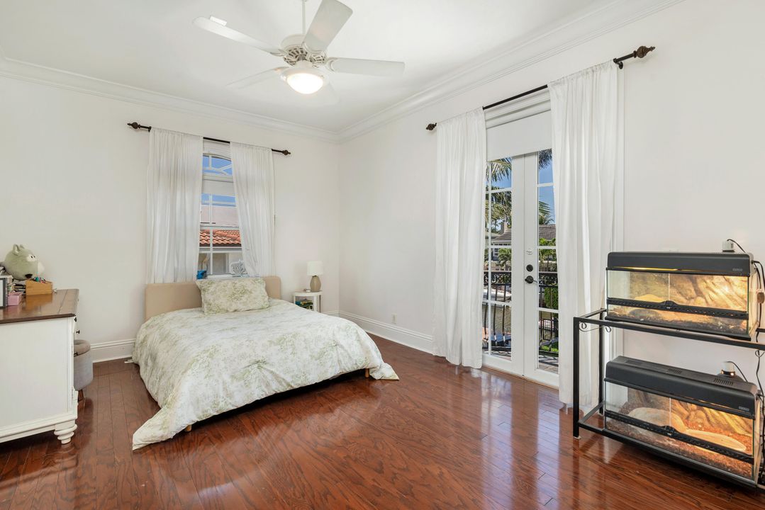 Под контрактом: $3,300,000 (4 спален, 4 ванн, 4400 Квадратных фут)