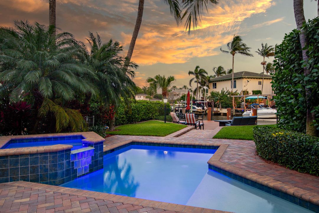 Под контрактом: $3,300,000 (4 спален, 4 ванн, 4400 Квадратных фут)