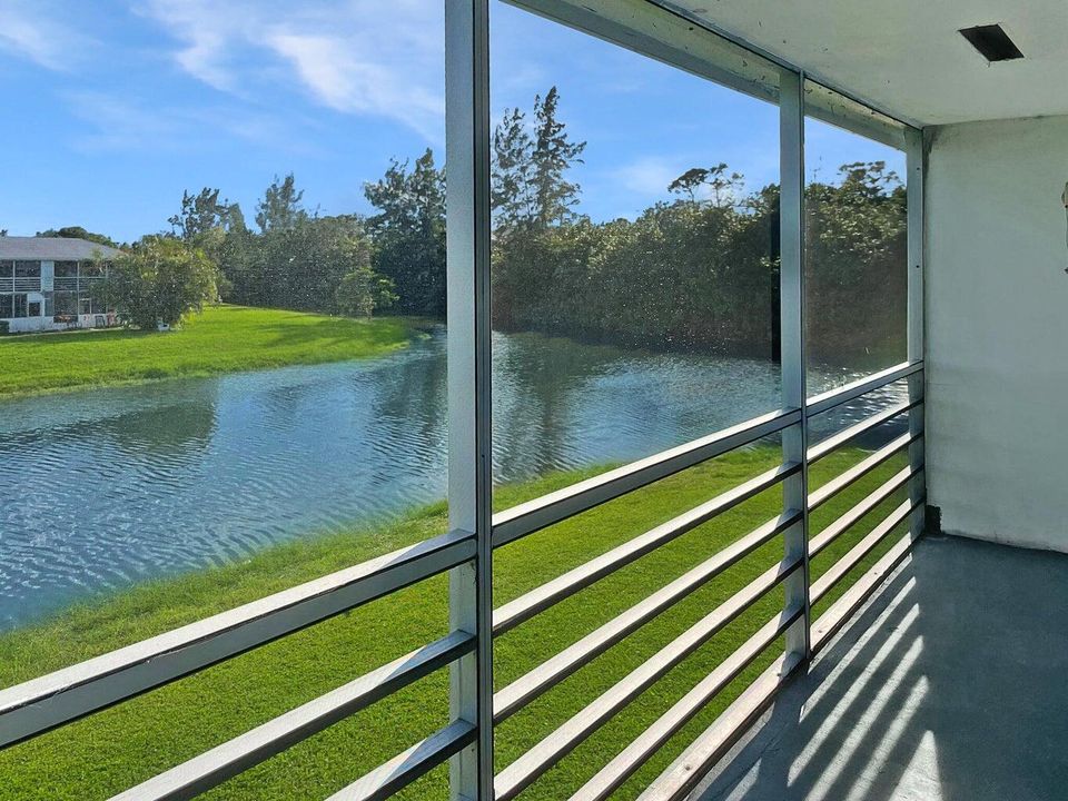 出租: $1,350 (1 贝兹, 1 浴室, 738 平方英尺)