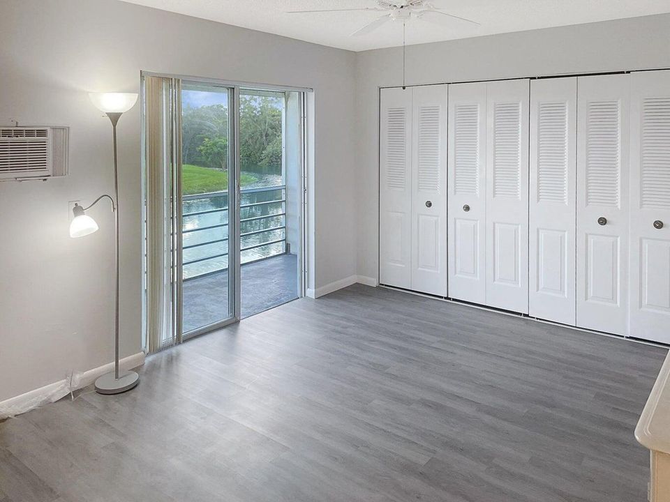 出租: $1,350 (1 贝兹, 1 浴室, 738 平方英尺)