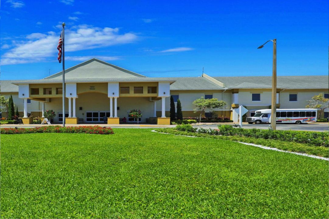 出租: $1,350 (1 贝兹, 1 浴室, 738 平方英尺)