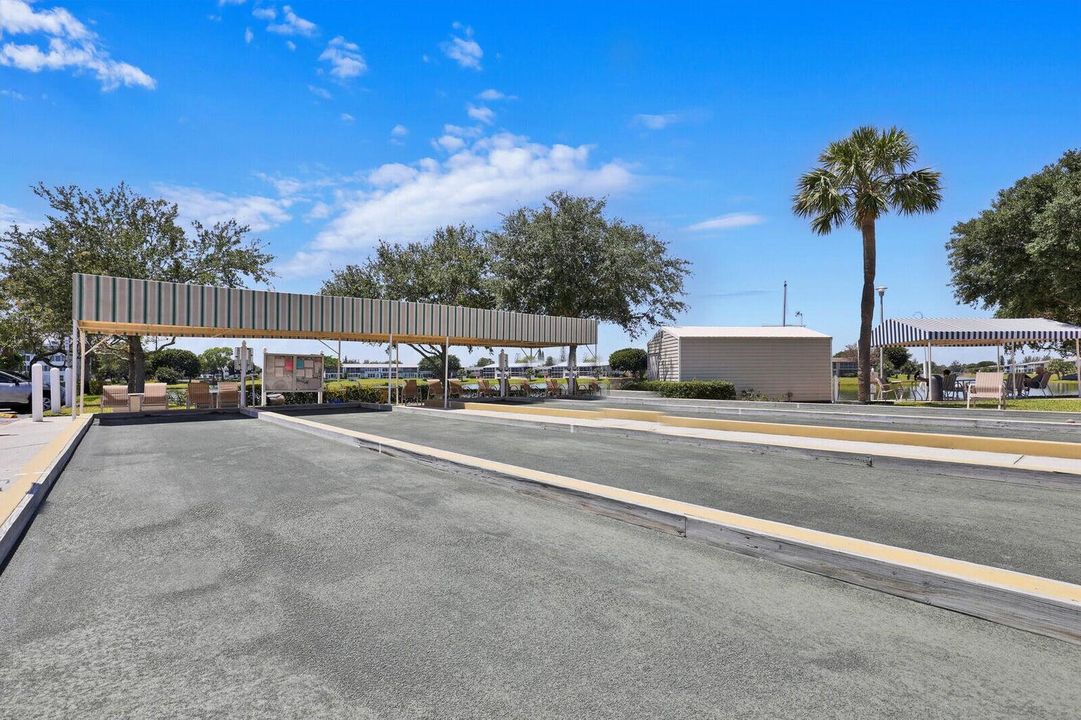 出租: $1,350 (1 贝兹, 1 浴室, 738 平方英尺)