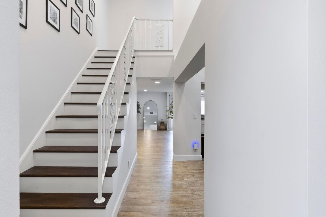 合同活跃: $350,000 (2 贝兹, 2 浴室, 1412 平方英尺)