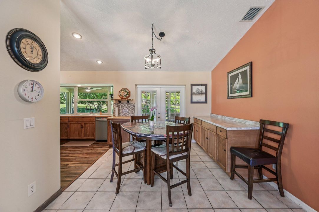 Active With Contract: $350,000 (3 beds, 2 baths, 1552 Square Feet)