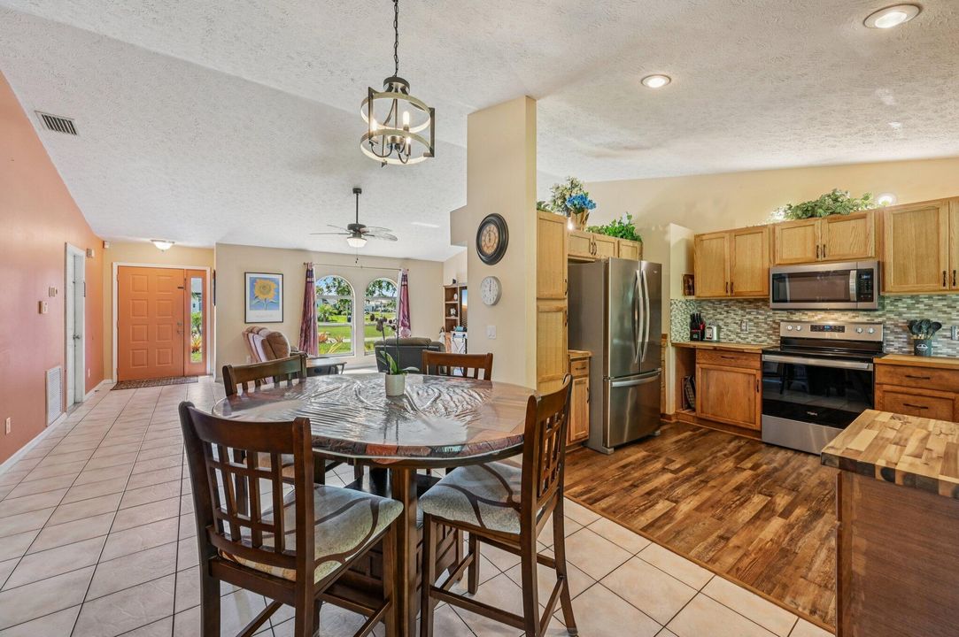 Active With Contract: $350,000 (3 beds, 2 baths, 1552 Square Feet)