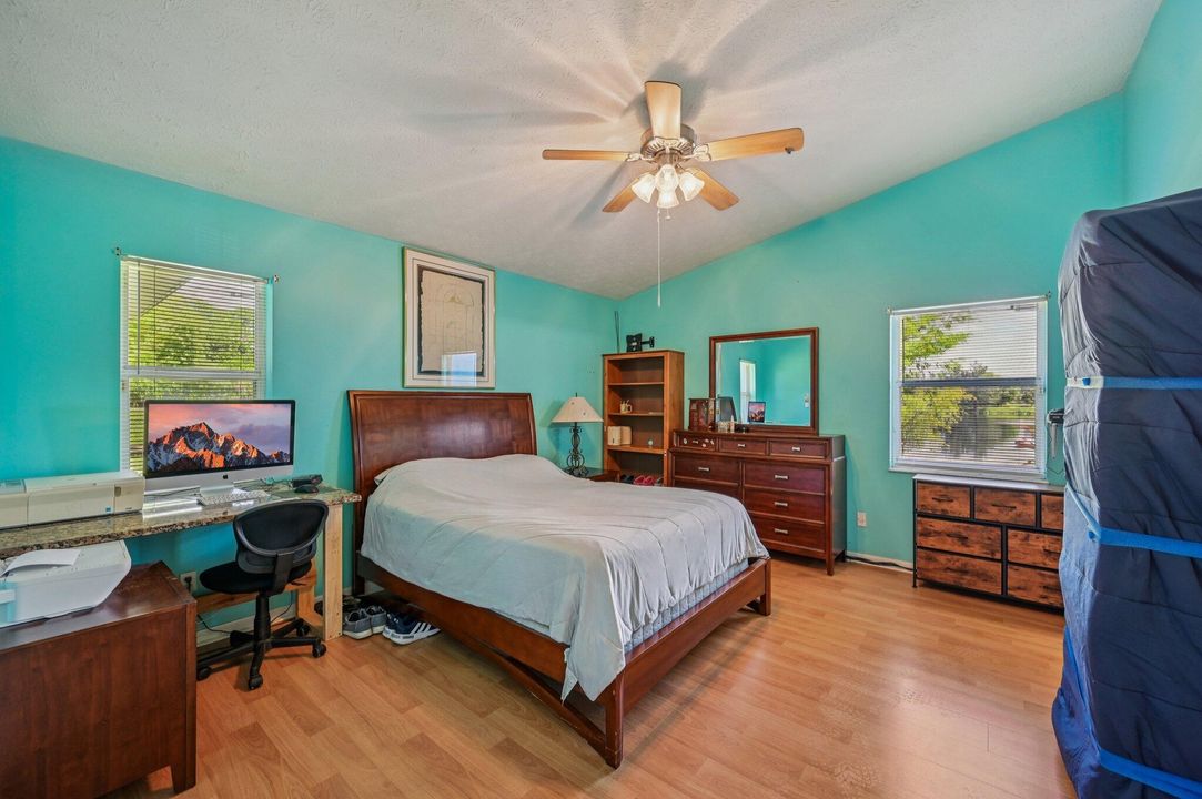 Active With Contract: $350,000 (3 beds, 2 baths, 1552 Square Feet)