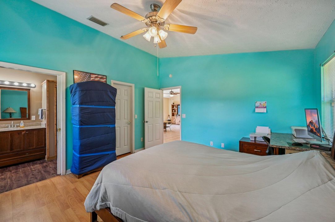 Active With Contract: $350,000 (3 beds, 2 baths, 1552 Square Feet)