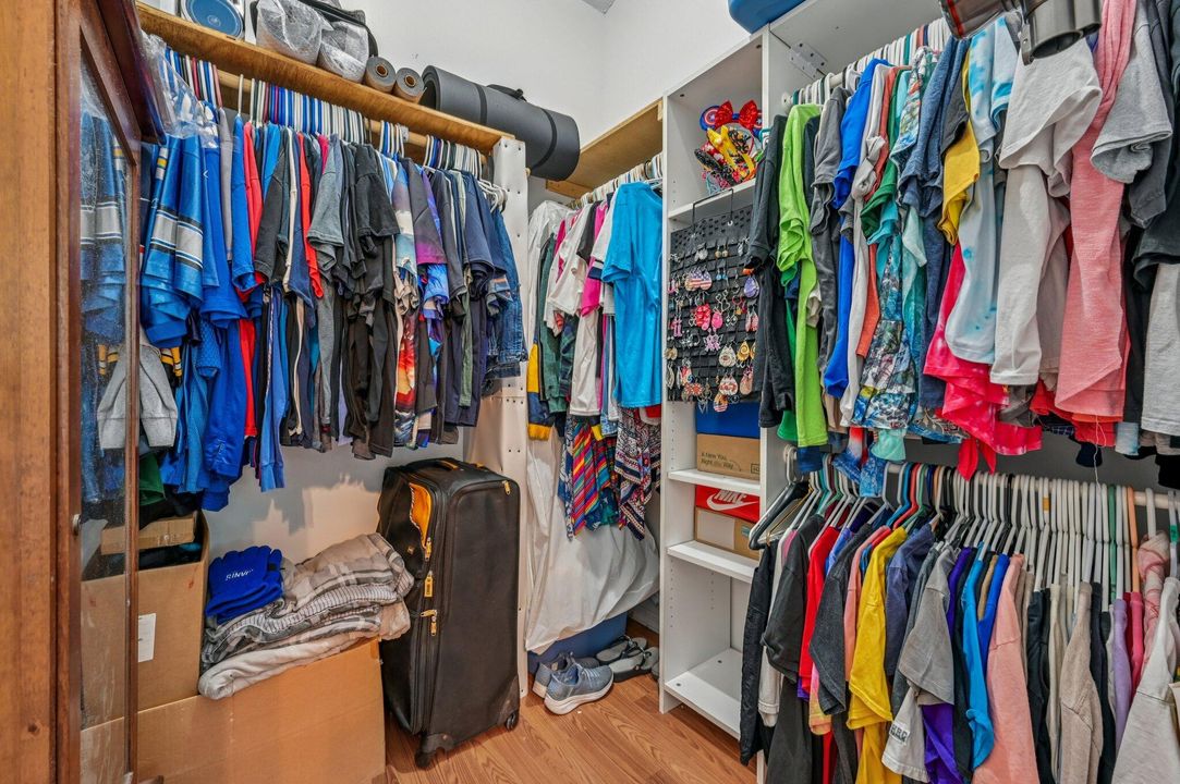 Active With Contract: $350,000 (3 beds, 2 baths, 1552 Square Feet)