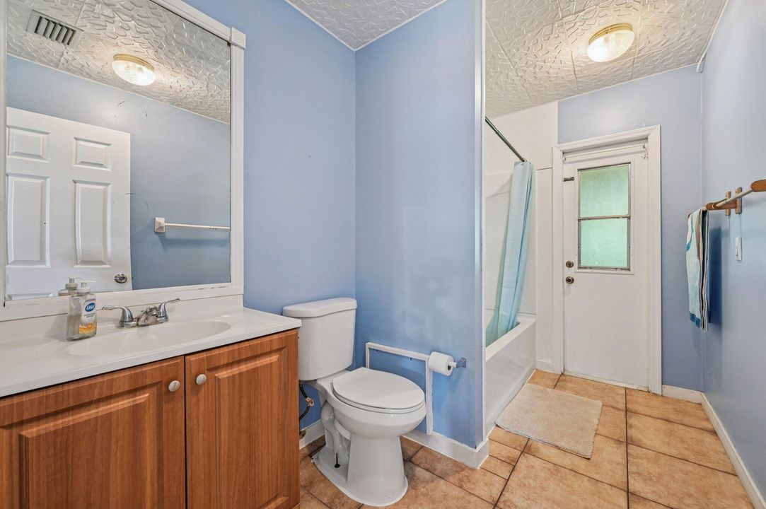 Active With Contract: $350,000 (3 beds, 2 baths, 1552 Square Feet)