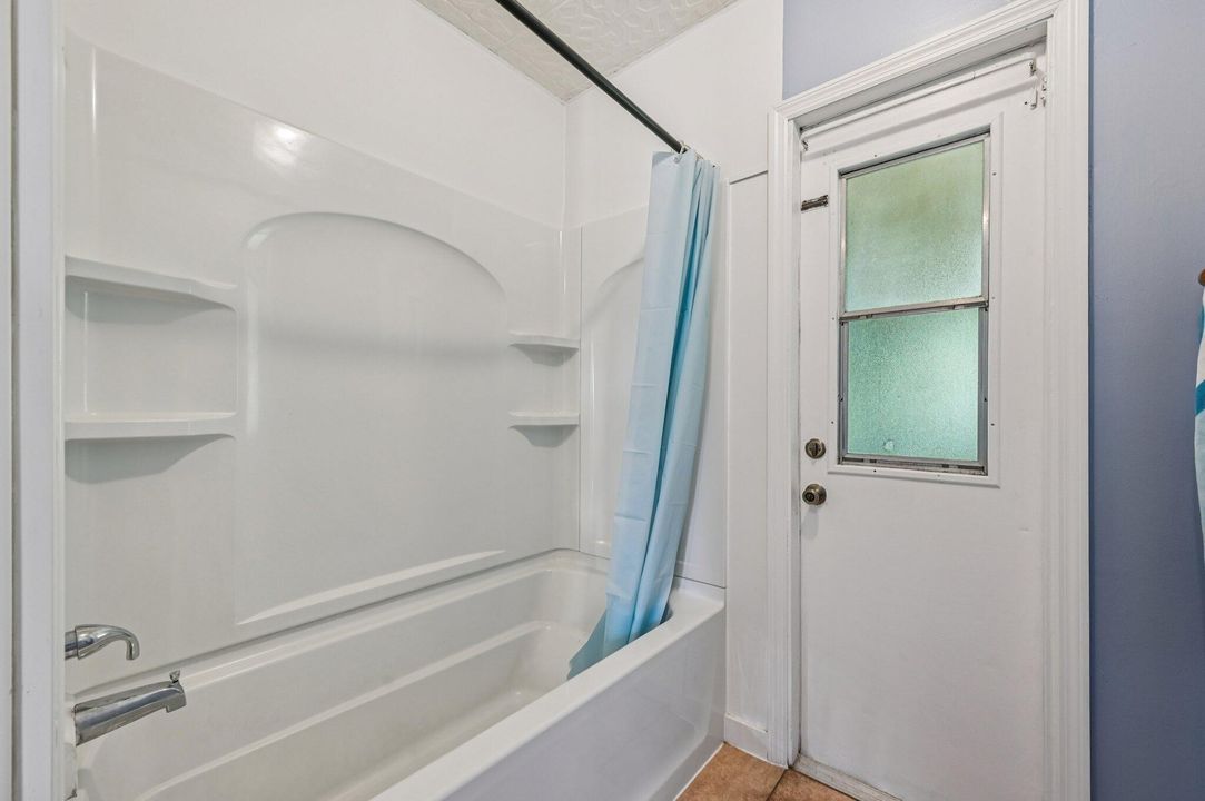 Active With Contract: $350,000 (3 beds, 2 baths, 1552 Square Feet)