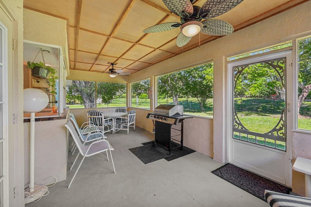 Active With Contract: $350,000 (3 beds, 2 baths, 1552 Square Feet)