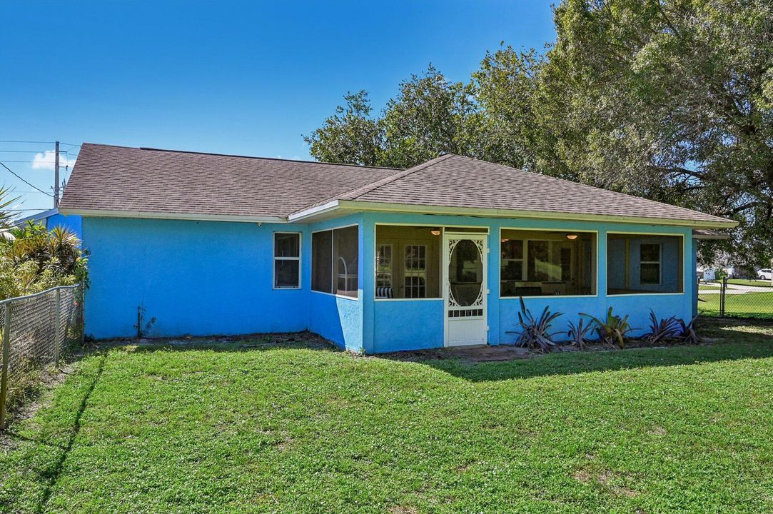 Active With Contract: $350,000 (3 beds, 2 baths, 1552 Square Feet)