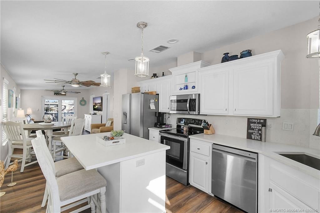 На продажу: $519,000 (2 спален, 1 ванн, 923 Квадратных фут)