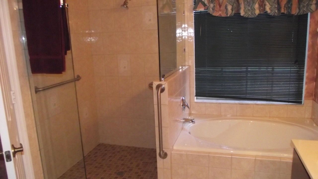 For Sale: $835,000 (5 beds, 3 baths, 3014 Square Feet)