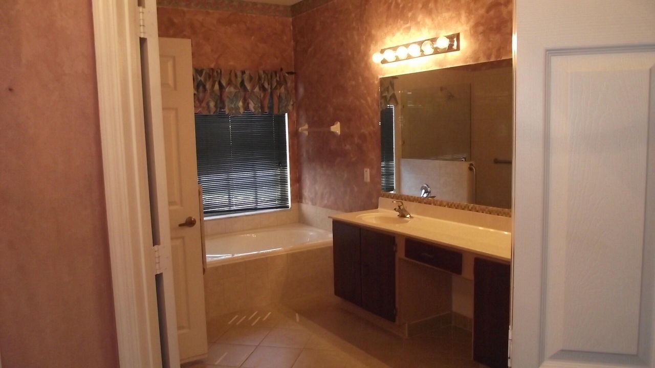 For Sale: $835,000 (5 beds, 3 baths, 3014 Square Feet)