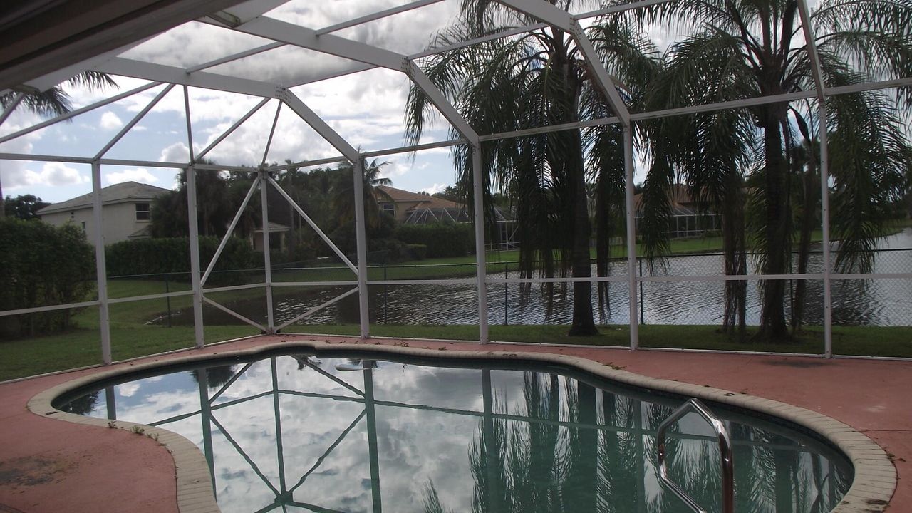 For Sale: $835,000 (5 beds, 3 baths, 3014 Square Feet)