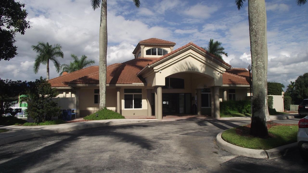 For Sale: $835,000 (5 beds, 3 baths, 3014 Square Feet)