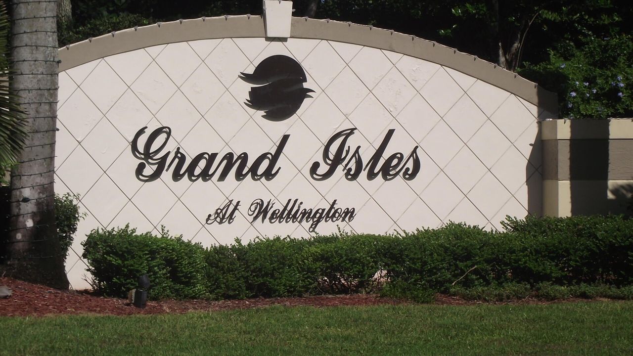 For Sale: $835,000 (5 beds, 3 baths, 3014 Square Feet)