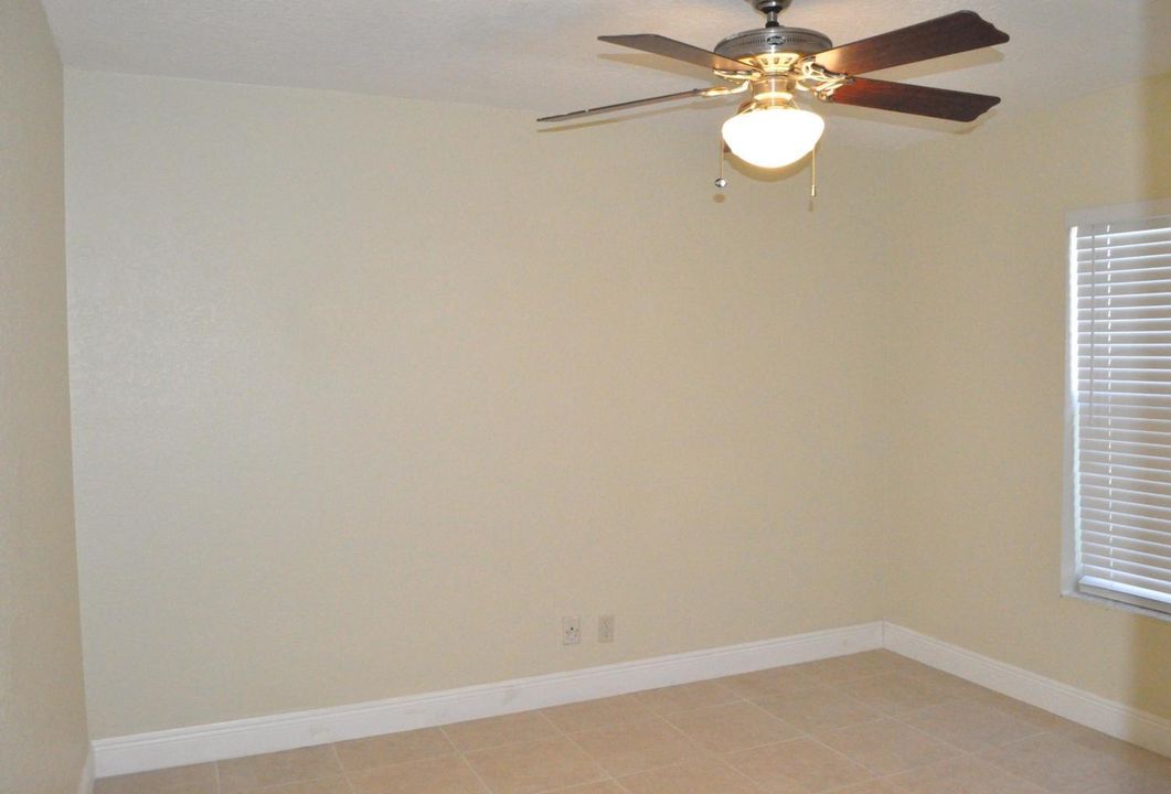 На продажу: $169,900 (2 спален, 2 ванн, 864 Квадратных фут)