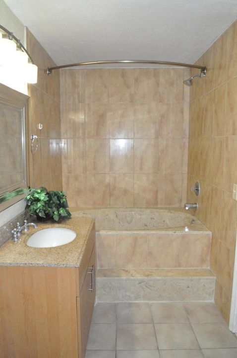 На продажу: $169,900 (2 спален, 2 ванн, 864 Квадратных фут)