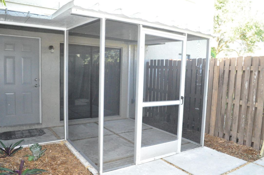 На продажу: $169,900 (2 спален, 2 ванн, 864 Квадратных фут)