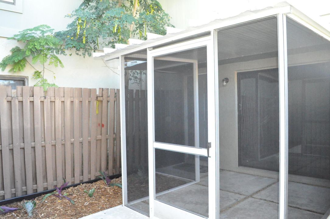 На продажу: $169,900 (2 спален, 2 ванн, 864 Квадратных фут)