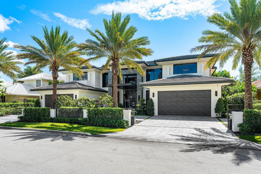 For Sale: $22,795,000 (6 beds, 8 baths, 9029 Square Feet)