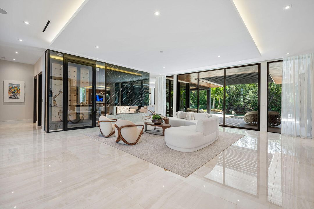 For Sale: $22,795,000 (6 beds, 8 baths, 9029 Square Feet)