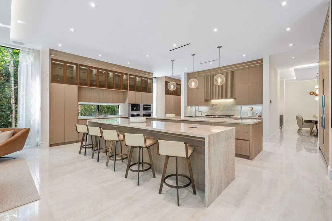 For Sale: $22,795,000 (6 beds, 8 baths, 9029 Square Feet)