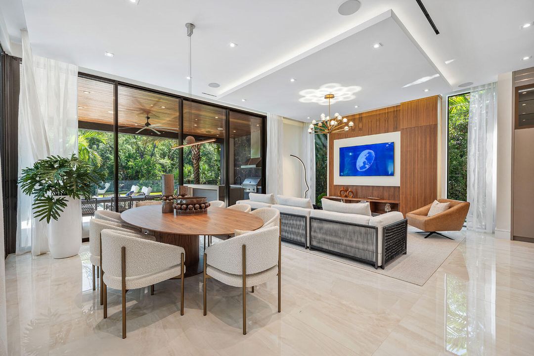 For Sale: $22,795,000 (6 beds, 8 baths, 9029 Square Feet)