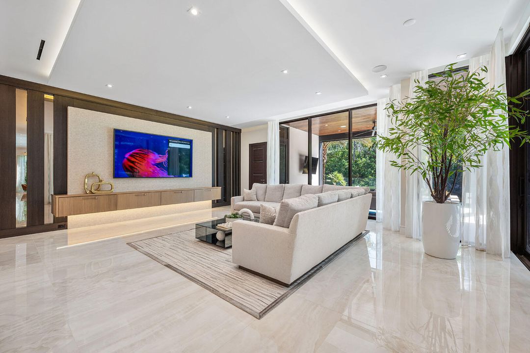 For Sale: $22,795,000 (6 beds, 8 baths, 9029 Square Feet)