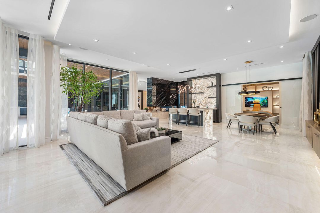 For Sale: $22,795,000 (6 beds, 8 baths, 9029 Square Feet)