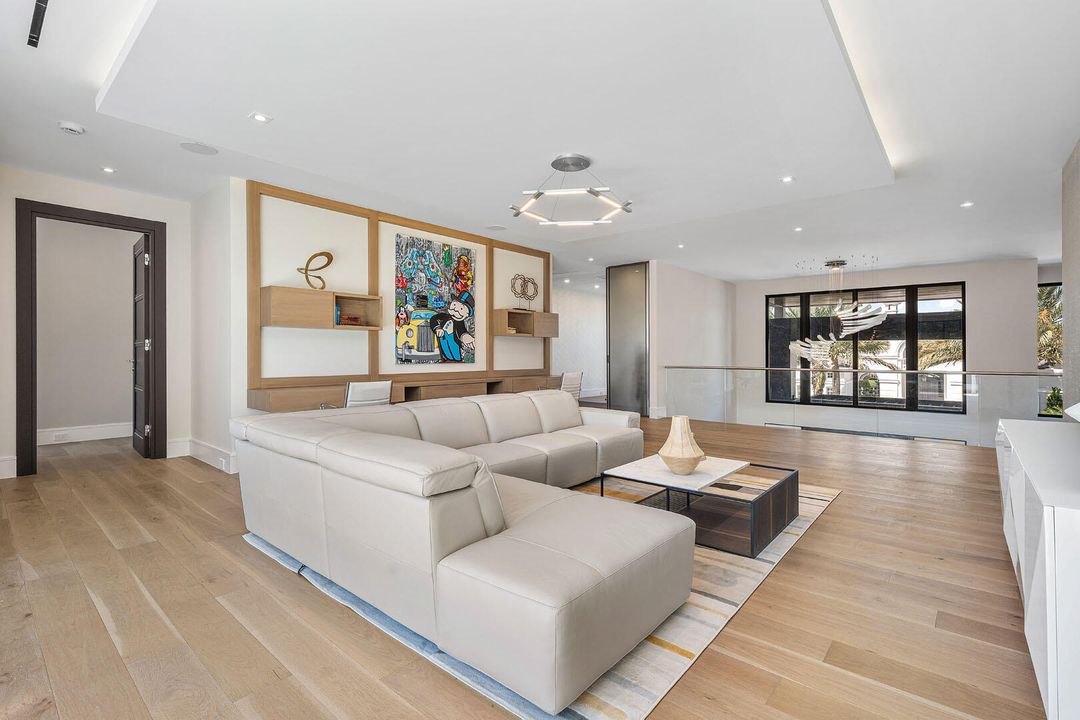 For Sale: $22,795,000 (6 beds, 8 baths, 9029 Square Feet)