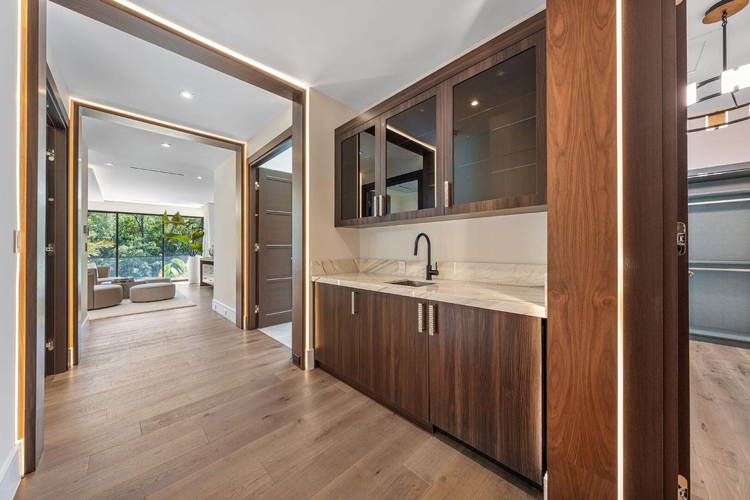 For Sale: $22,795,000 (6 beds, 8 baths, 9029 Square Feet)