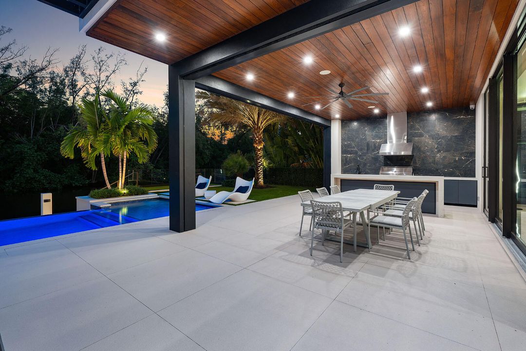 For Sale: $22,795,000 (6 beds, 8 baths, 9029 Square Feet)