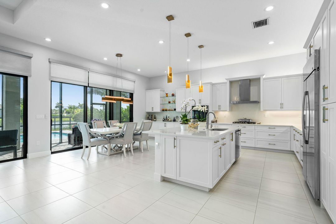 Под контрактом: $2,250,000 (4 спален, 4 ванн, 3170 Квадратных фут)