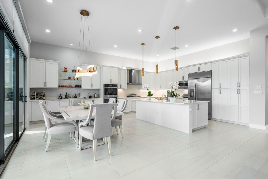 Под контрактом: $2,250,000 (4 спален, 4 ванн, 3170 Квадратных фут)