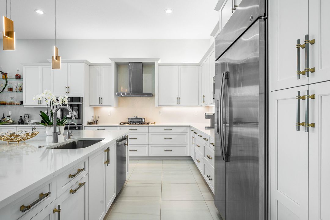 Под контрактом: $2,250,000 (4 спален, 4 ванн, 3170 Квадратных фут)