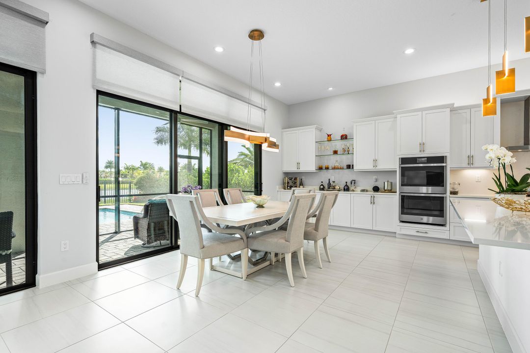 Под контрактом: $2,250,000 (4 спален, 4 ванн, 3170 Квадратных фут)