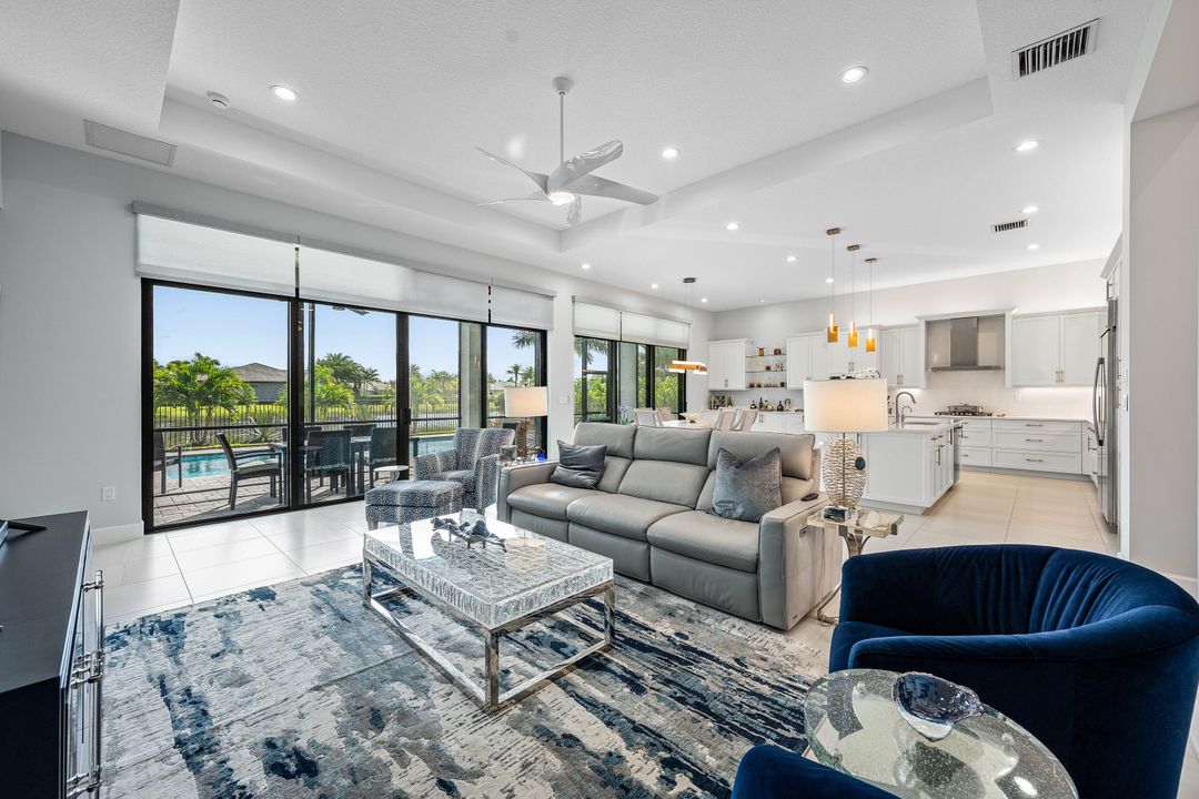 Под контрактом: $2,250,000 (4 спален, 4 ванн, 3170 Квадратных фут)