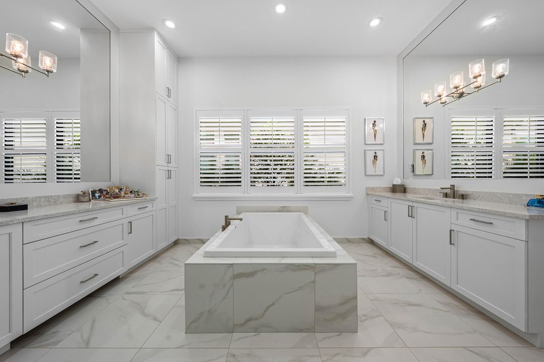 Под контрактом: $2,250,000 (4 спален, 4 ванн, 3170 Квадратных фут)