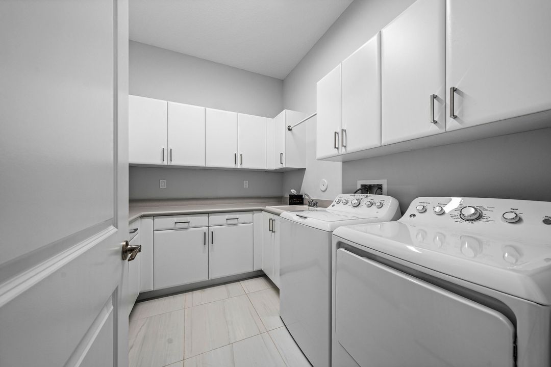 Под контрактом: $2,250,000 (4 спален, 4 ванн, 3170 Квадратных фут)