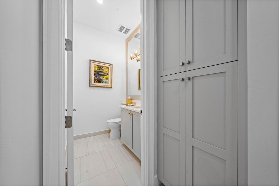 Под контрактом: $2,250,000 (4 спален, 4 ванн, 3170 Квадратных фут)